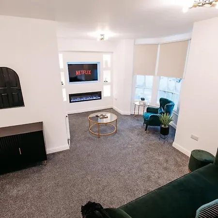 Maxwell View-luxury 2 Bedroom Apartment-free Private Gated Parking On-site *