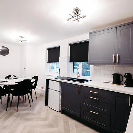 Maxwell View-luxury 2 Bedroom Apartment-free Private Gated Parking On-site Lägenhet Scarborough