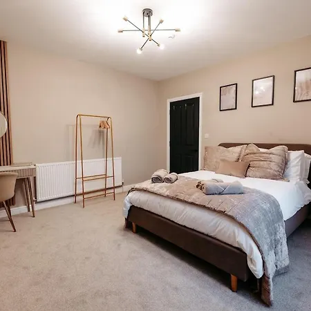 Maxwell View-luxury 2 Bedroom Apartment-free Private Gated Parking On-site Scarborough