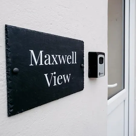 Maxwell View-luxury 2 Bedroom Apartment-free Private Gated Parking On-site Scarborough