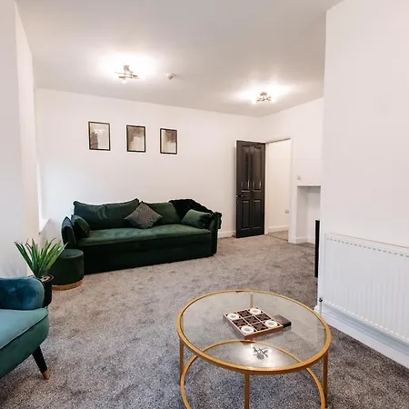 Maxwell View-luxury 2 Bedroom Apartment-free Private Gated Parking On-site Scarborough