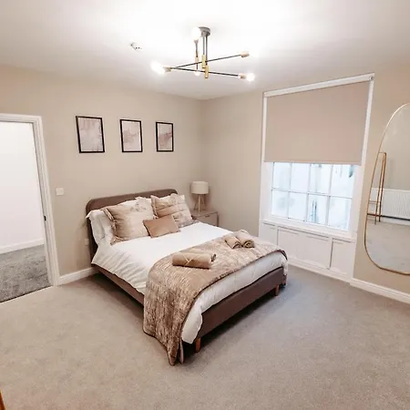 Maxwell View-luxury 2 Bedroom Apartment-free Private Gated Parking On-site *
