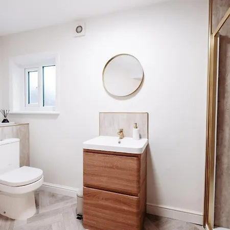 Maxwell View-luxury 2 Bedroom Apartment-free Private Gated Parking On-site Scarborough