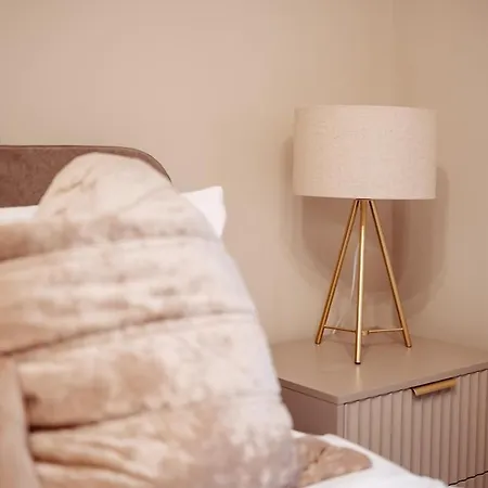 Maxwell View-luxury 2 Bedroom Apartment-free Private Gated Parking On-site Lägenhet *