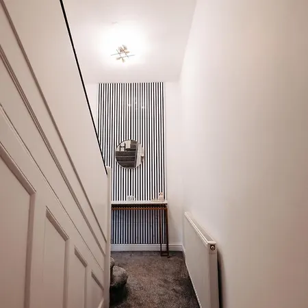 Maxwell View-luxury 2 Bedroom Apartment-free Private Gated Parking On-site *