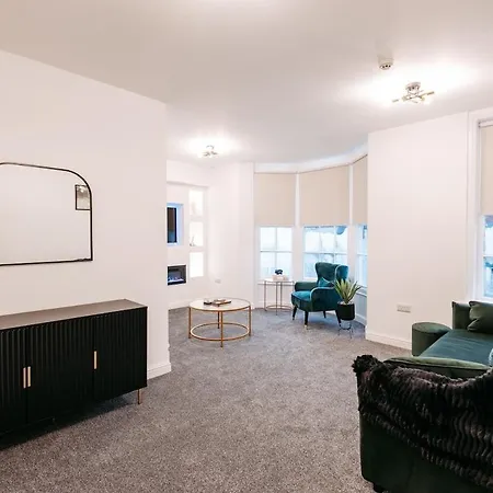 Maxwell View-luxury 2 Bedroom Apartment-free Private Gated Parking On-site Lägenhet Scarborough