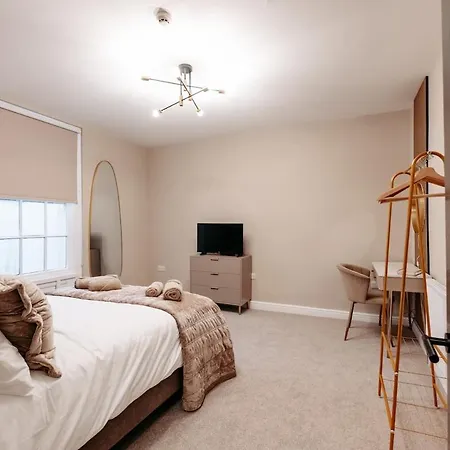 Maxwell View-luxury 2 Bedroom Apartment-free Private Gated Parking On-site Lägenhet *