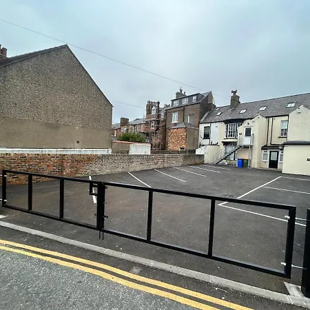 Maxwell View-luxury 2 Bedroom Apartment-free Private Gated Parking On-site * Scarborough
