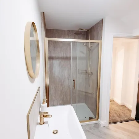 Maxwell View-luxury 2 Bedroom Apartment-free Private Gated Parking On-site Lägenhet *