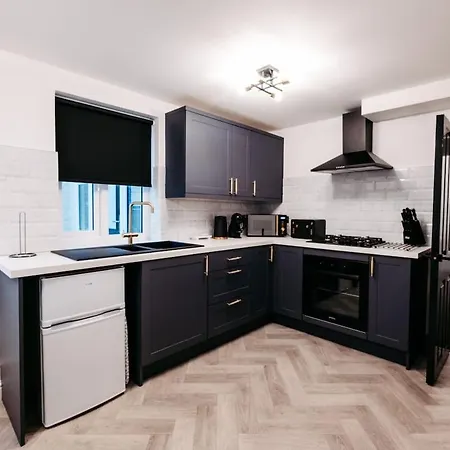 Maxwell View-luxury 2 Bedroom Apartment-free Private Gated Parking On-site Scarborough