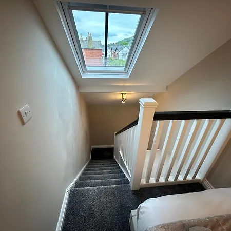 Maxwell View-luxury 2 Bedroom Apartment-free Private Gated Parking On-site * Scarborough
